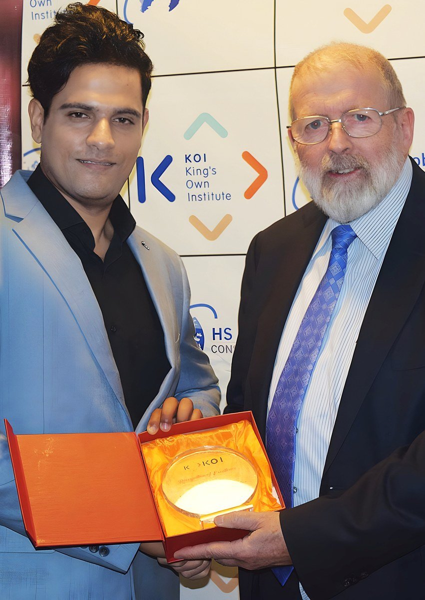 Hanif Khan receiving Australian citizenship certificate from Mayor